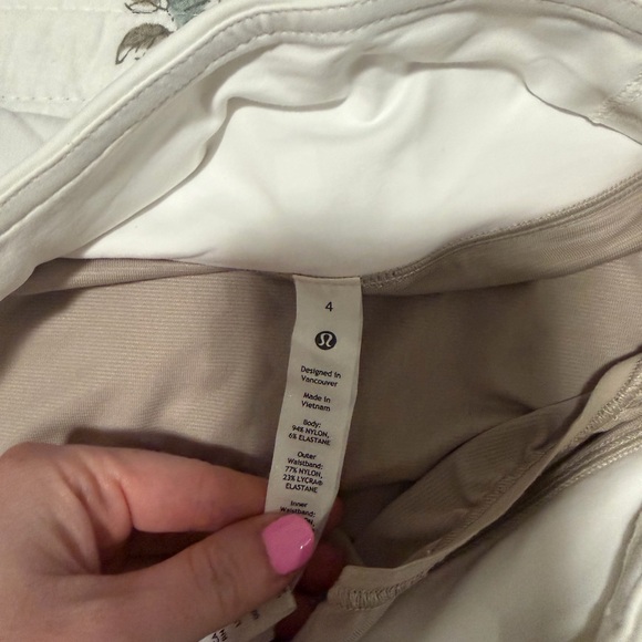 Lululemon Speed Up Shorts - Picture 3 of 3